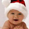 Baby met kerstman muts